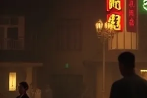 双生回声剧集封面，镜中重叠的两个侧脸
