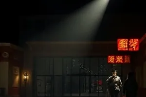 潮汐备忘录剧集封面，退潮后沙滩上的白色贝壳